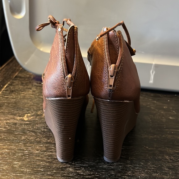 Brown wedge heels - Picture 2 of 13